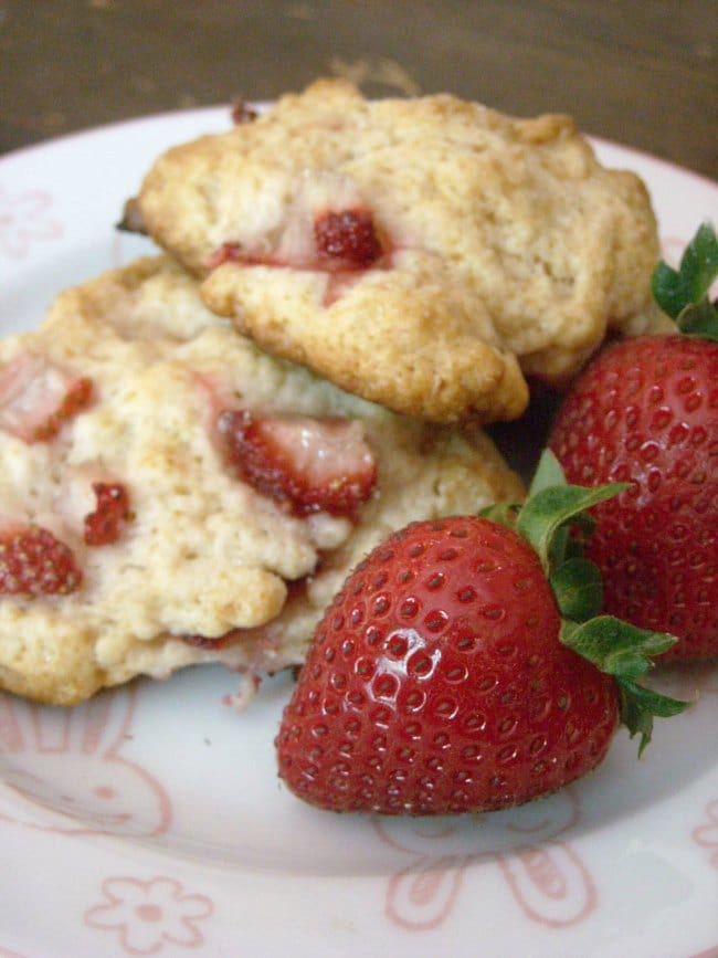 These strawberry shortcake cookies are the perfect summertime treat in portable form. Packed full of summer strawberries and topped with crunchy sugar.