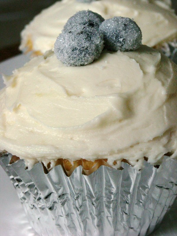 These lemon blueberry cupcakes are perfect balance of sweet and tart. Topped with lemon buttercream and homemade sparkly sugared blueberries.  