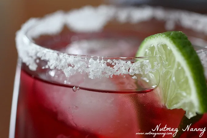 This pomegranate margarita is the perfect way to cheers the holiday season. Filled with pomegranate juice, tequila and orange liqueur. So tasty and oh so easy to make!
