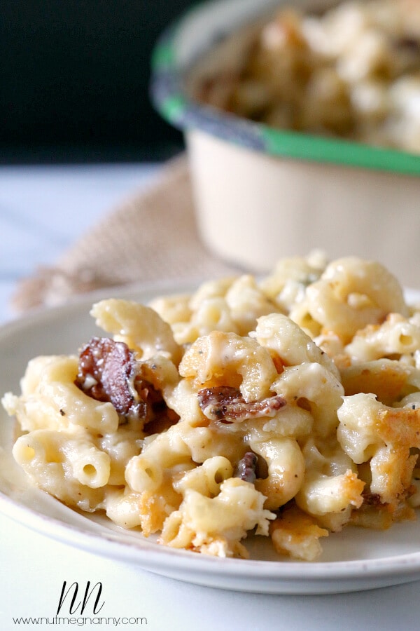 This gorgonzola bacon mac and cheese is packed full of crunchy bacon, melty cheddar cheese and sharp gorgonzola cheese. This is one grown up mac and cheese!