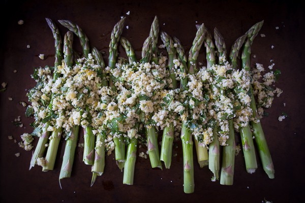 This totally simple asparagus gratin takes fresh asparagus and tops it with zesty lemon, herb and Parmesan cheese panko bread crumbs. This side dish is spring time perfection. 