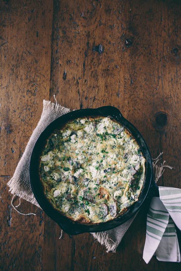 This mushroom herb goat cheese frittata is packed full of fresh grown AeroGarden herbs, Greek yogurt, tangy goat cheese and caramelized mushrooms. Hello breakfast deliciousness! 