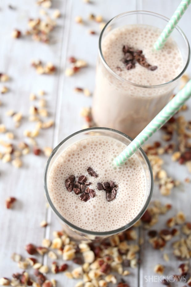 This homemade chocolate hazelnut milk tastes just like Nutella but with a healthy twist. So simple to make and ready in under 10 minutes. How crazy simple is that?