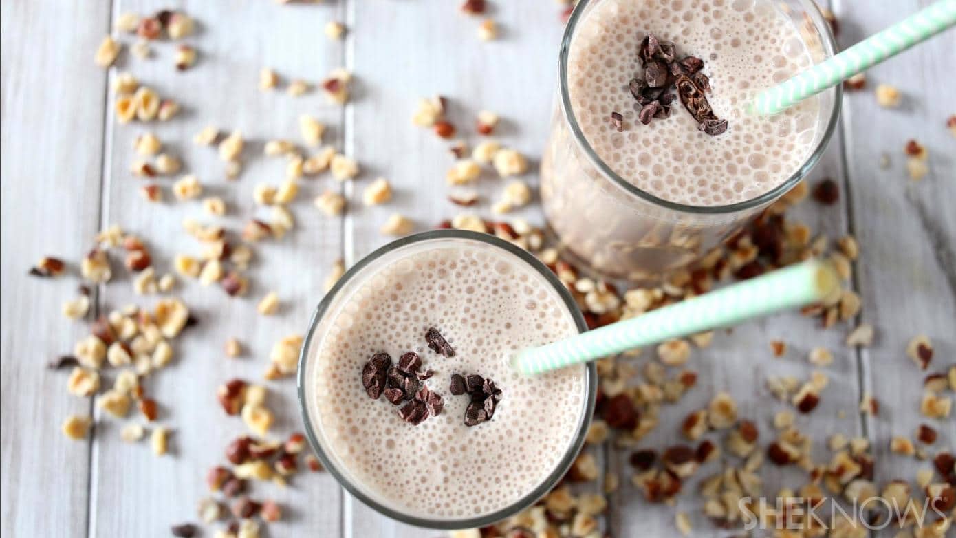 This homemade chocolate hazelnut milk tastes just like Nutella but with a healthy twist. So simple to make and ready in under 10 minutes. How crazy simple is that?