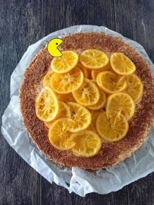 This no bake chocolate orange Greek yogurt cheesecake is just what your holiday needs. A rich chocolate crust filled with an orange filling and topped with candied orange slices. (Pac-Man loves my pie)