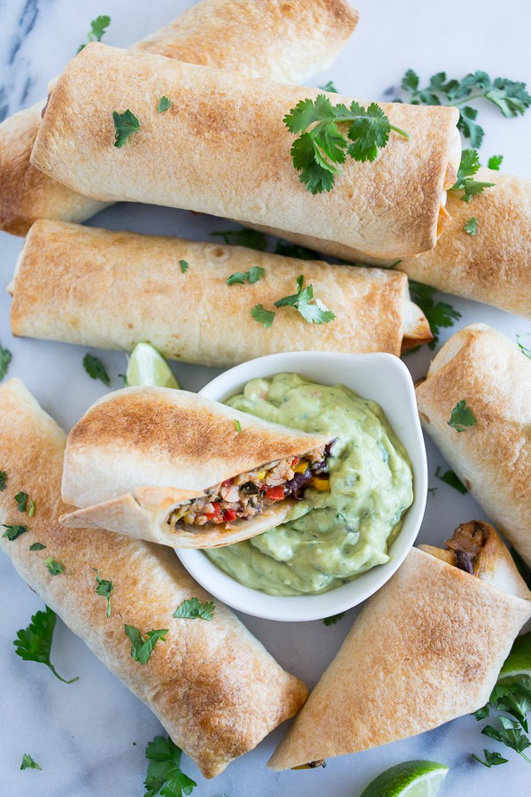 These baked Southwestern chicken egg rolls taste just like the ones you get at Chili's but without all the deep fried calories because they're baked! Ready in just 45 minutes and packed full of flavor. Perfect when served with guacamole ranch Greek yogurt dip.