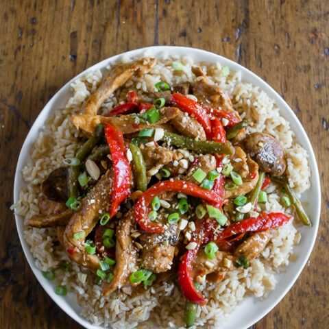 This spicy garlic pork stir fry is the perfect weeknight takeout fakeout! Why order random stir fry when you can make your own super flavorful dish at home? Plus it's ready in just 35 minutes! This stir fry is slightly spicy, full of garlic flavor and packed with marinated pork, mushrooms, red bell pepper and crispy steamed green beans.