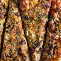 This beef puttanesca pizza is the perfect gourmet pizza night option. Fully loaded with tons of flavor and ready in just 30 minutes. You’ll love this delicious pasta sauce pizza twist.