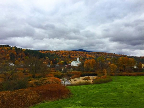 This is your perfect fall Vermont vacation guide. A no stress guide to seeing all the pretty sights without having to stick to a schedule.