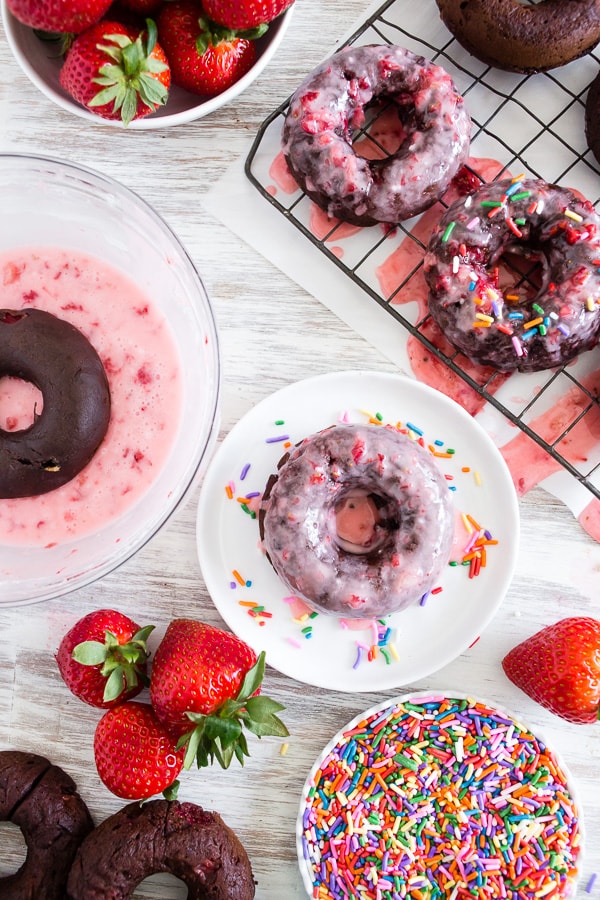 These baked chocolate donuts are studded with fresh strawberries, chocolate chips and topped with a homemade strawberry glaze. Trust me, if you love donuts you're going to go crazy over these chocolate strawberry baked donuts!