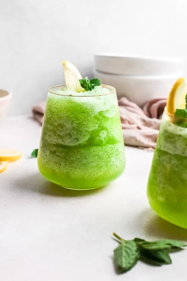 Frozen Mint Lemonade - Limonanain 2 glasses. 