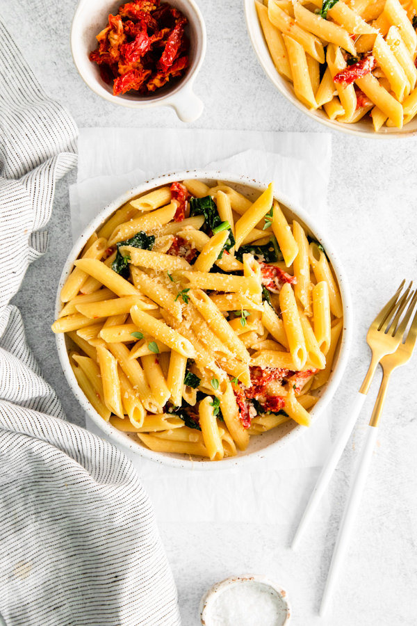 Sun dried Tomato and Kale Pasta in a large bowl. 