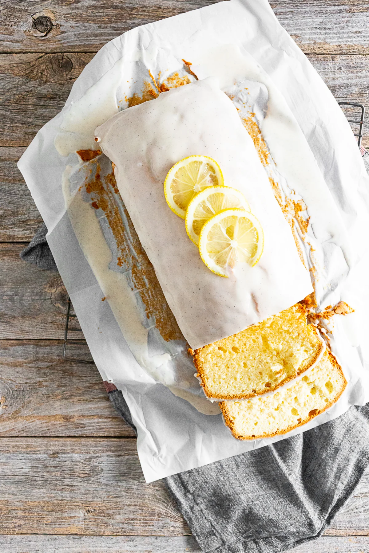 Vanilla Lemon Pound Cake glazed and topped with sliced lemons. 